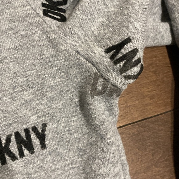 DKNY - Cropped sweater with black logo print Sz M - Picture 6 of 15